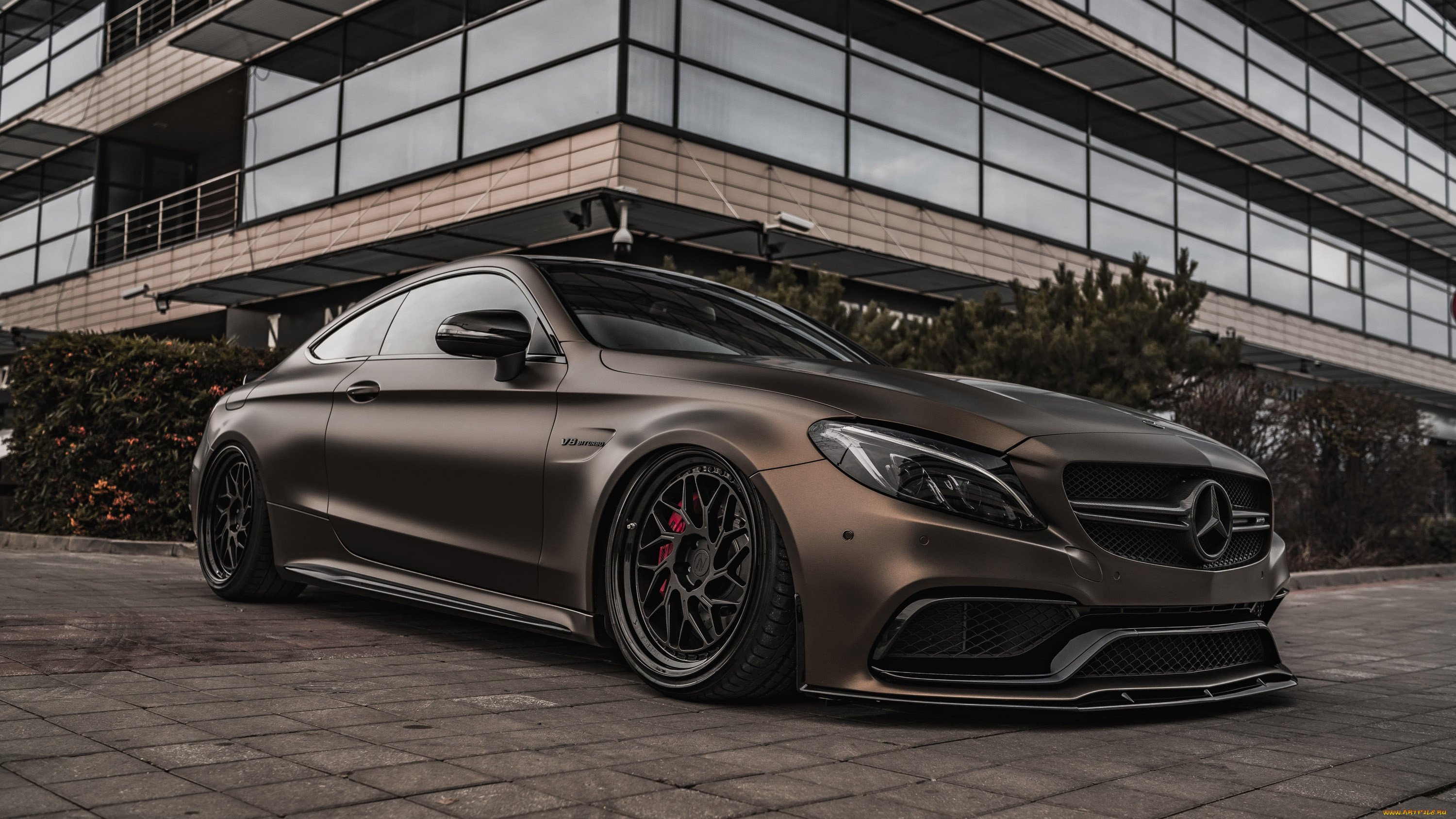 Мерседес c63 AMG В темноте